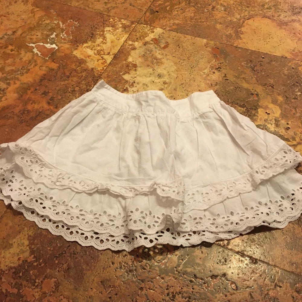 Girls white floral skirt.